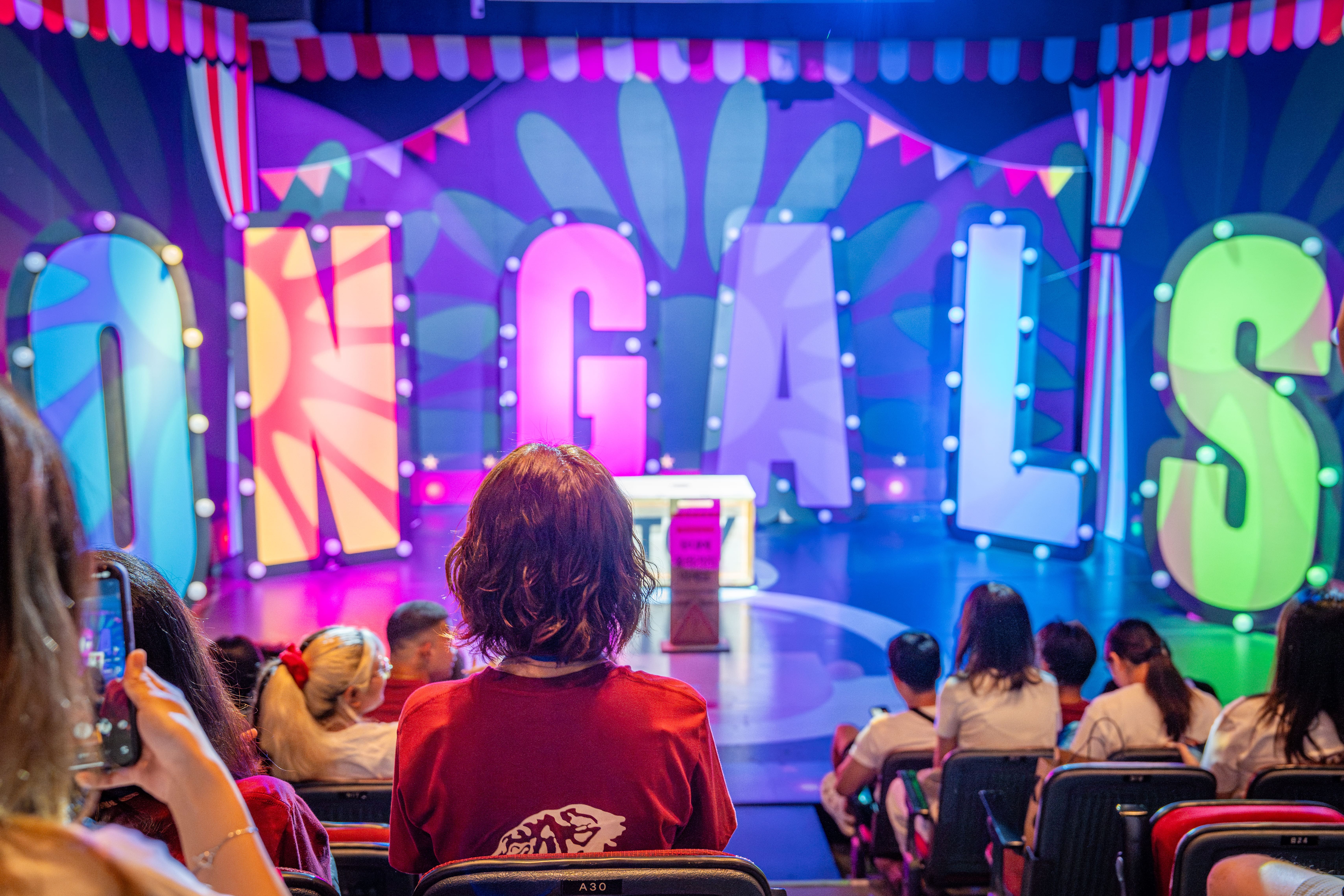 Non-verbal comedy show